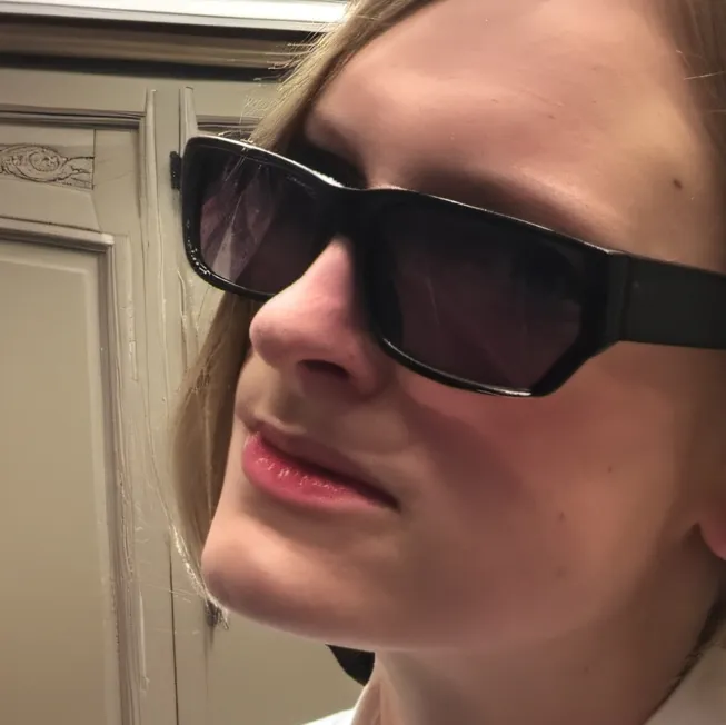 chat with ai character: Karen 