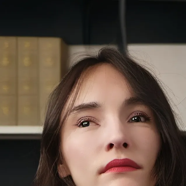 chat with ai character: Emily 