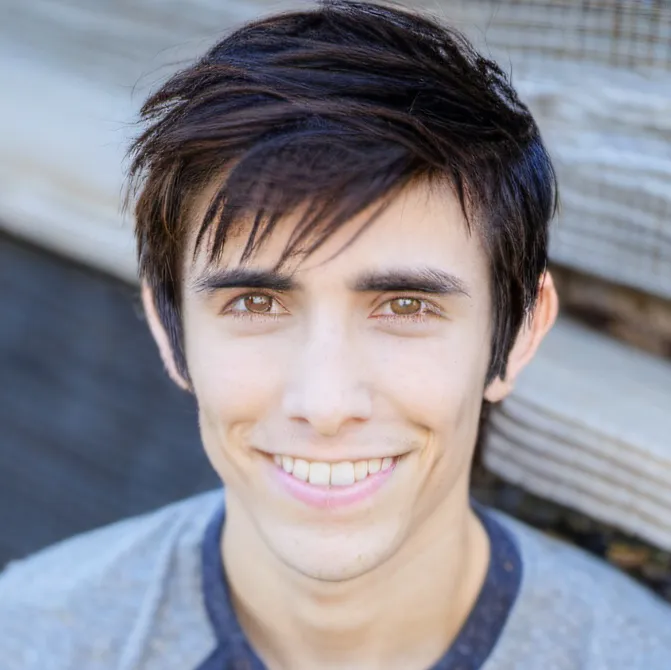 chat with ai character: Chris Villain