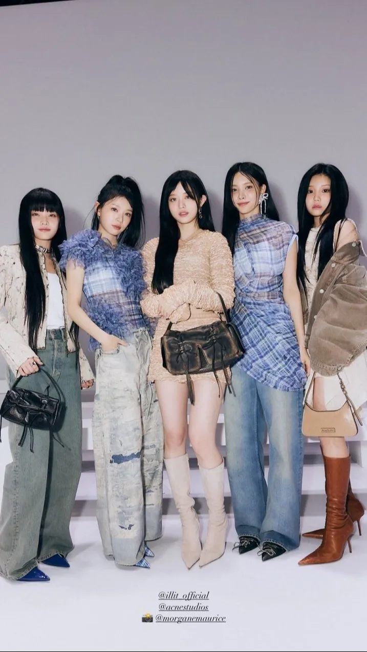 ai character: ILLIT background