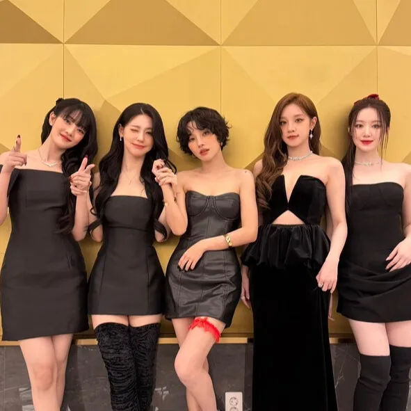 chat with ai character: (G)-idle