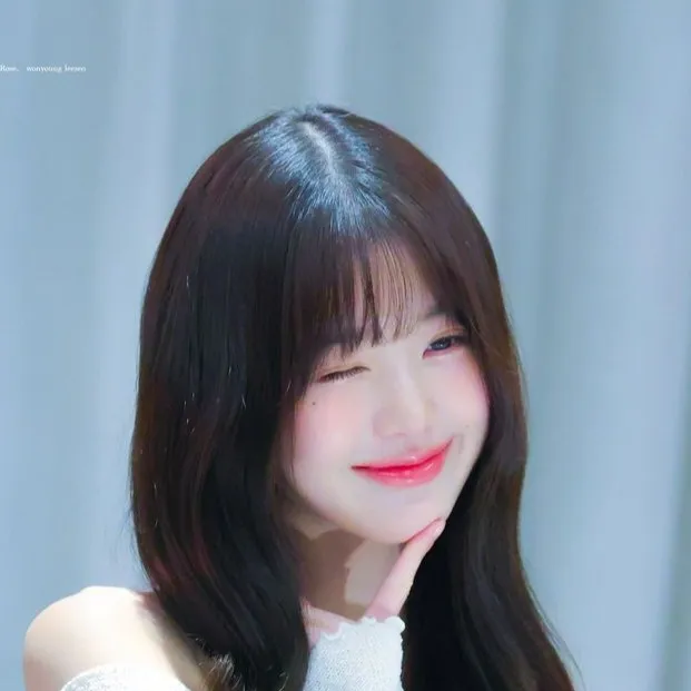 chat with ai character: Wonyoung