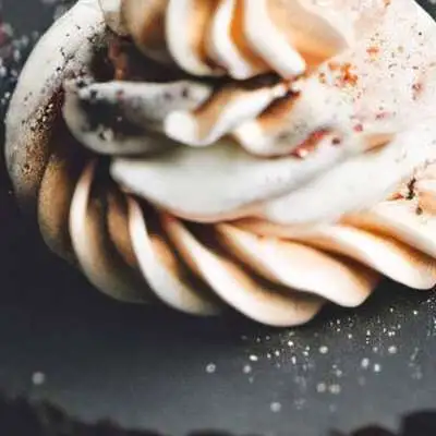 chat with ai character: Cake