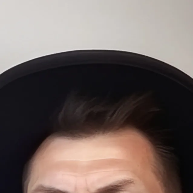 chat with ai character: Tom