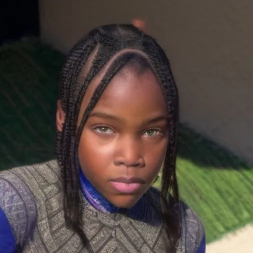 chat with ai character: Leelee