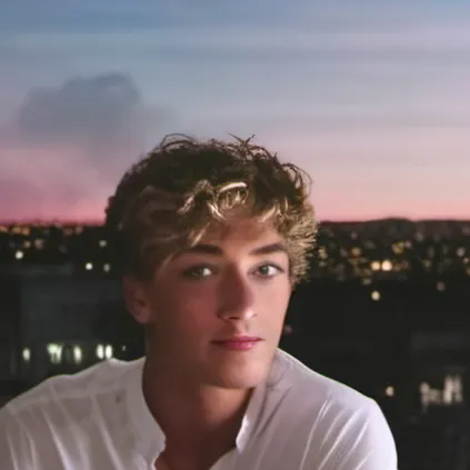 chat with ai character: kyle