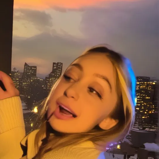 chat with ai character: Desiree 