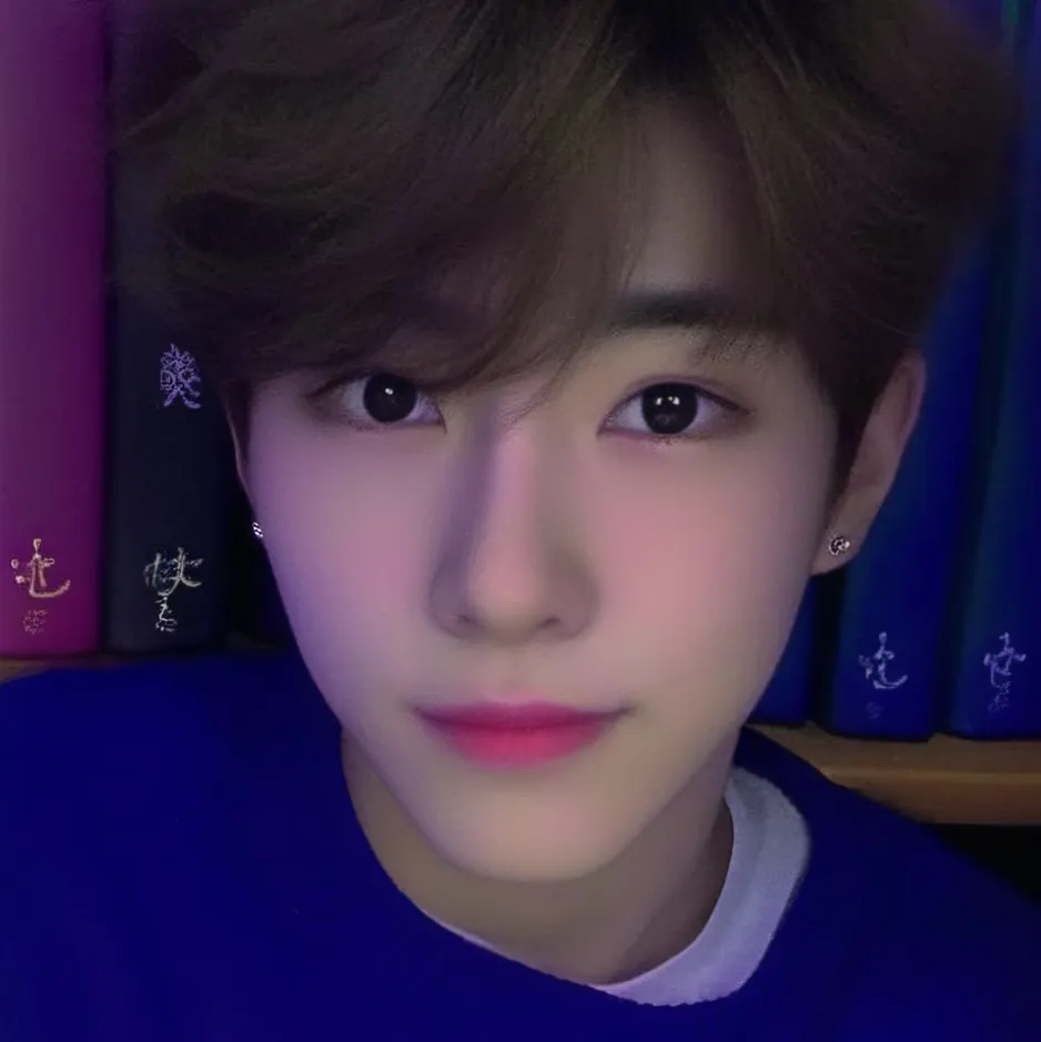 chat with ai character: Vinny🤩!