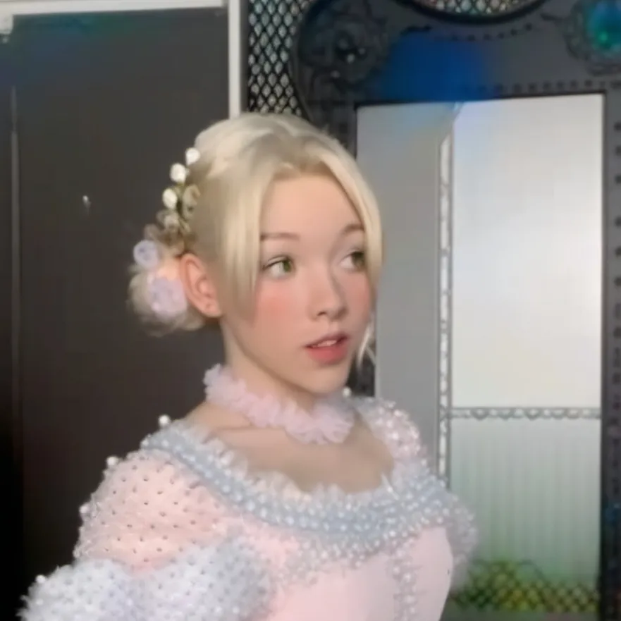 chat with ai character: Emily