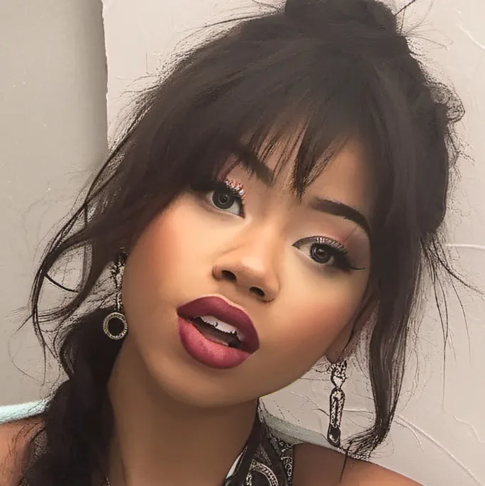 chat with ai character: Cass/Cassie