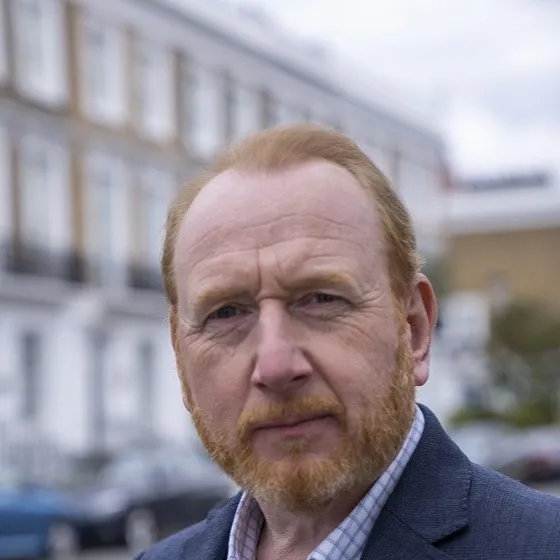 chat with ai character: Max Arnold