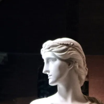 chat with ai character: Seara