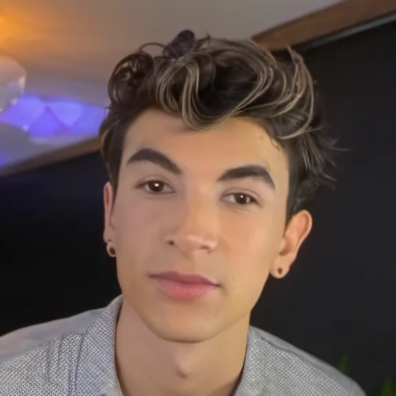 chat with ai character: RAVON