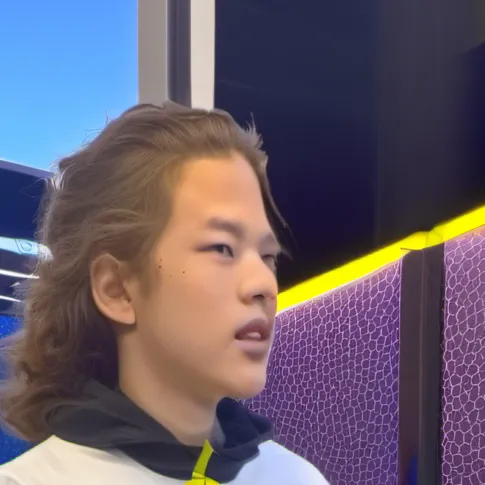 chat with ai character: Robbin