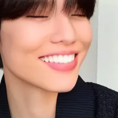 chat with ai character: Matheww