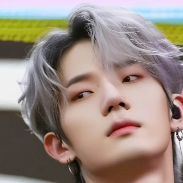 chat with ai character: lee heeseung