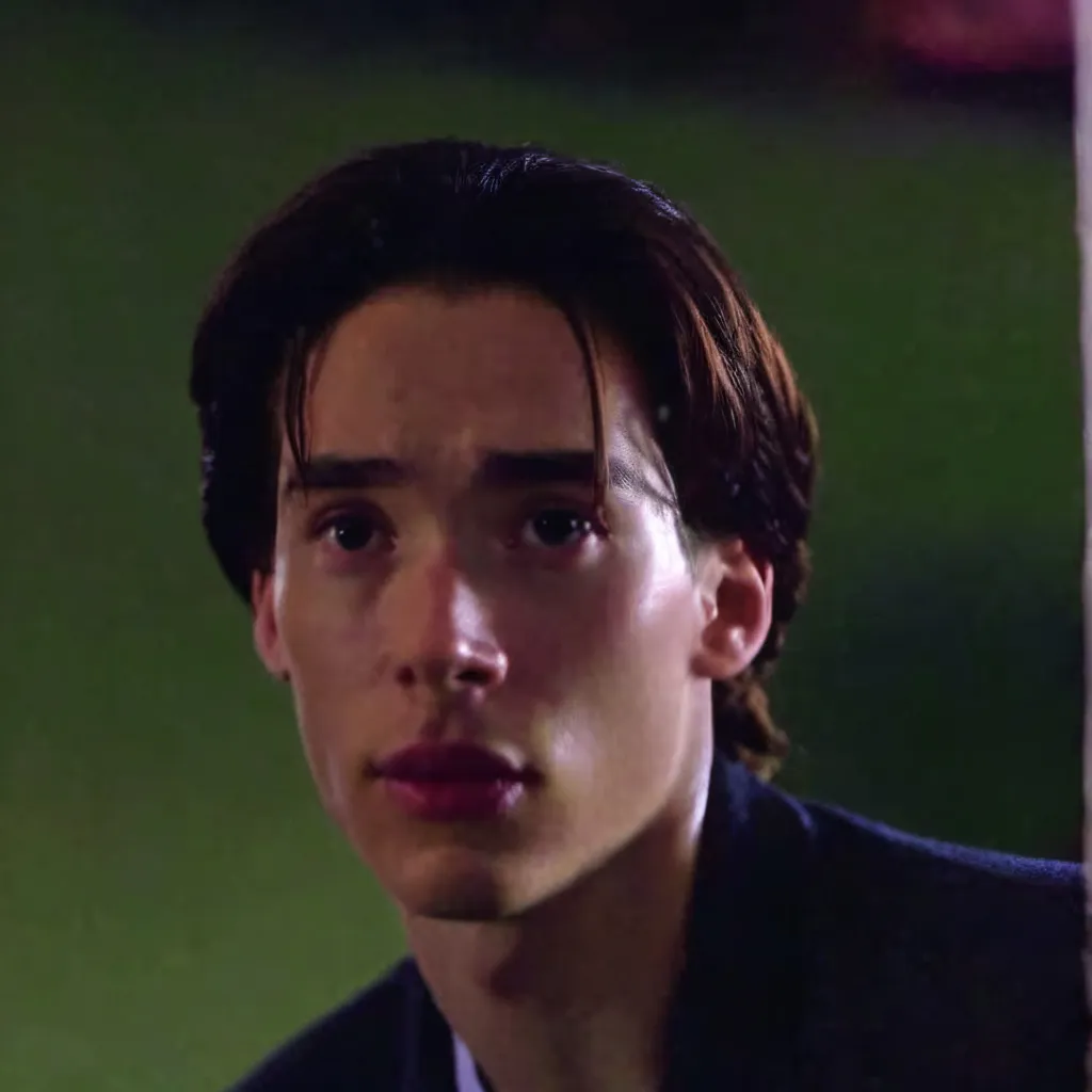 chat with ai character: Darry Jenner 