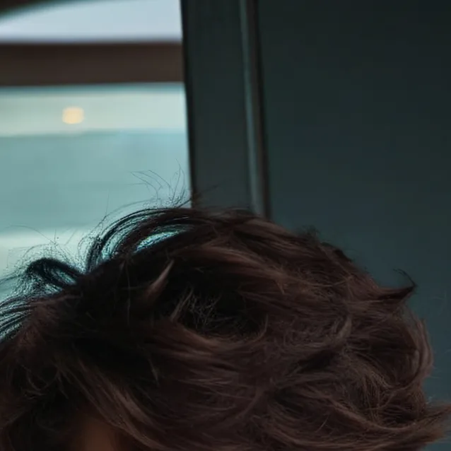 chat with ai character: louie