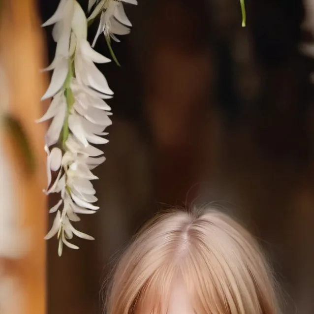 chat with ai character: Flora George