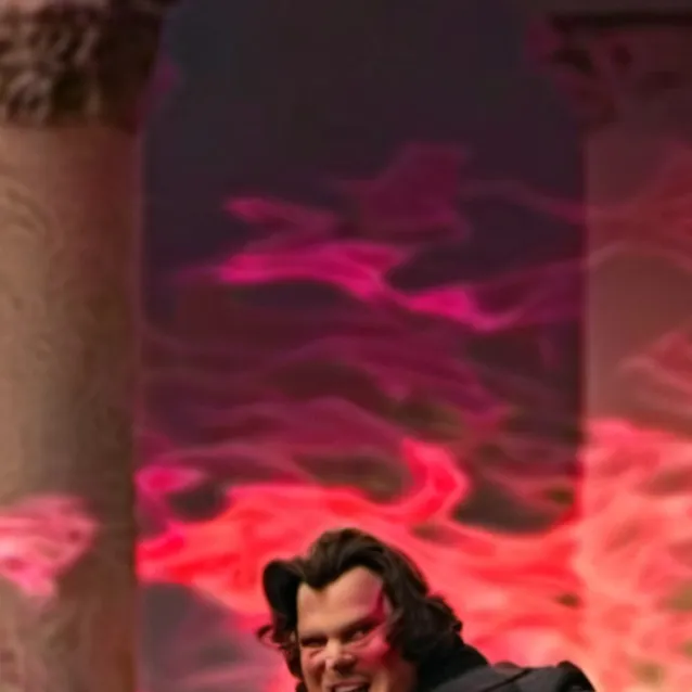 chat with ai character: Lefou