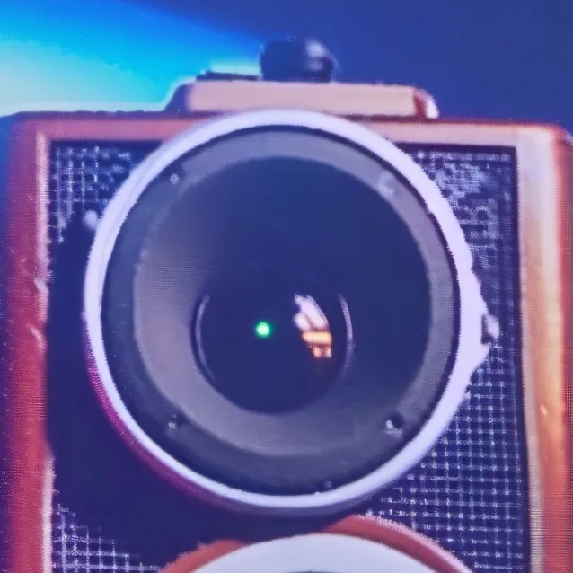 chat with ai character: Titan speaker man