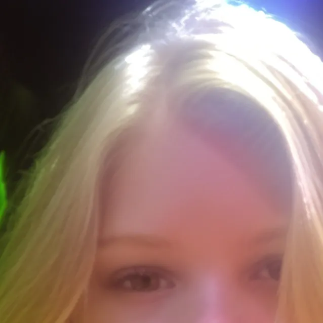 chat with ai character: Maya