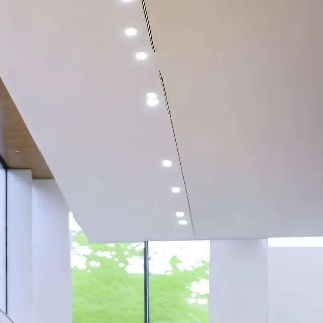 chat with ai character: Henry