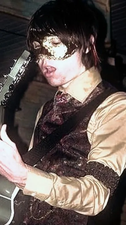 ai character: Ryan Ross background