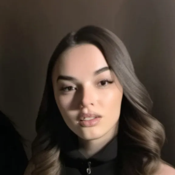 chat with ai character: Mia and Maya