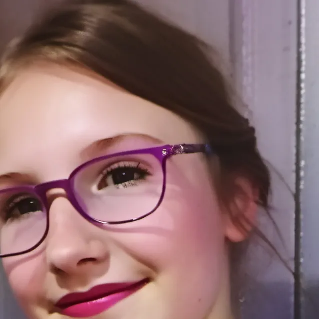 chat with ai character: mia