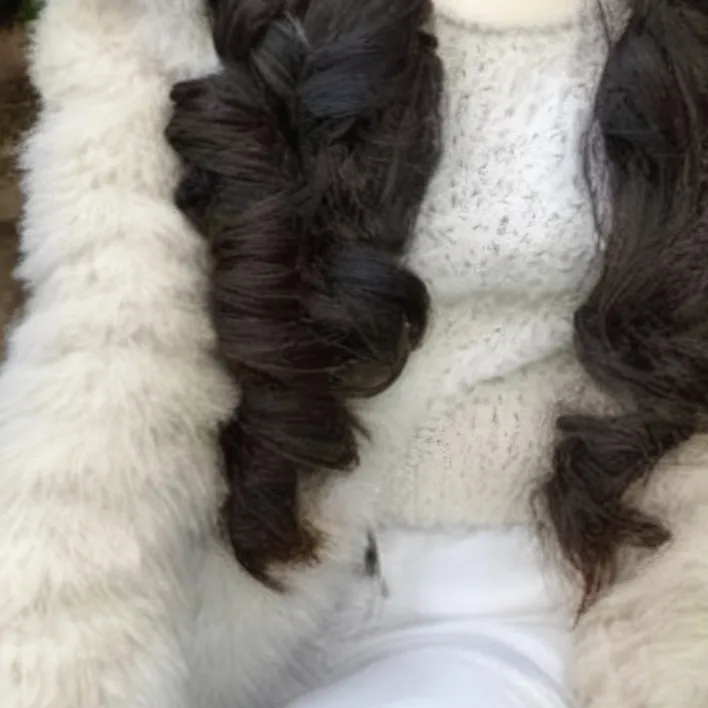 chat with ai character: 𝐀𝐧𝐢𝐲𝐚𝐡