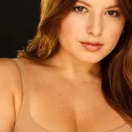 chat with ai character: Valarie Eve