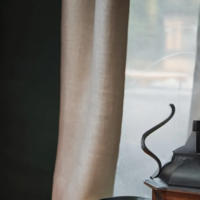 chat with ai character: here to help