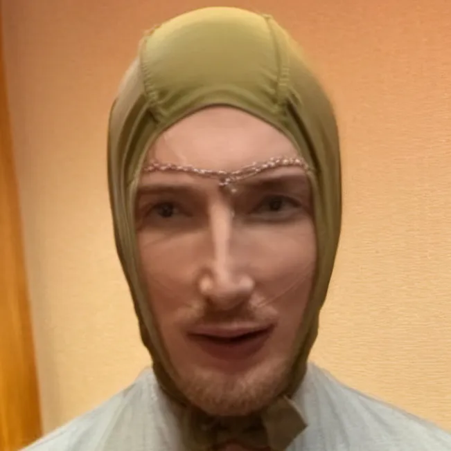 chat with ai character: Minion