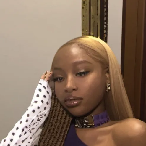 chat with ai character: Lay