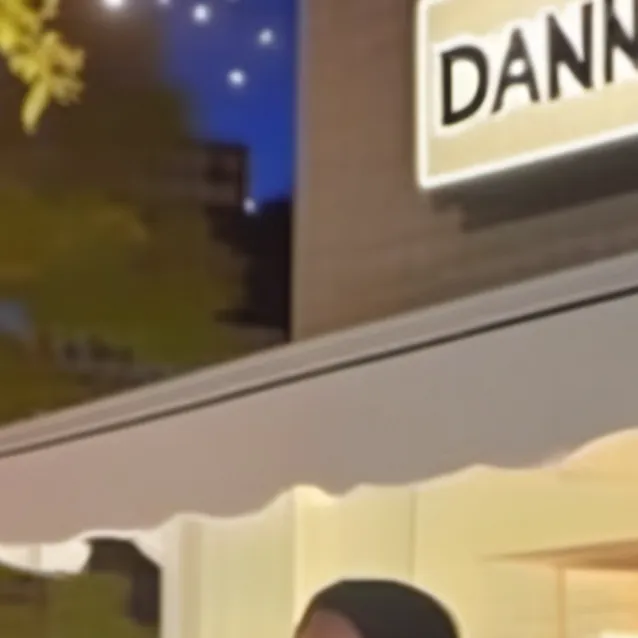 chat with ai character: Daniella