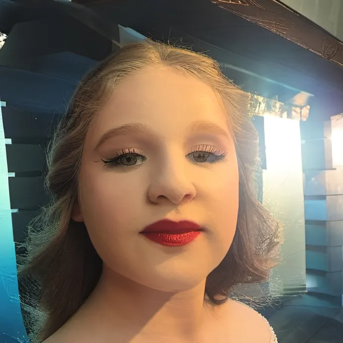 chat with ai character: Pretty Christine