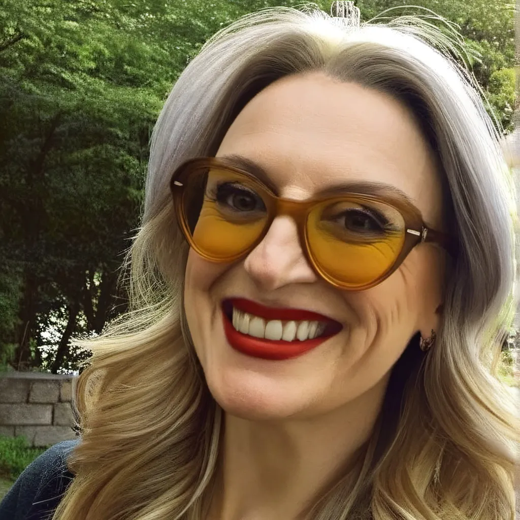 chat with ai character: Lana