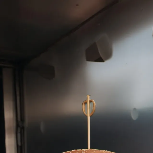 chat with ai character: burger