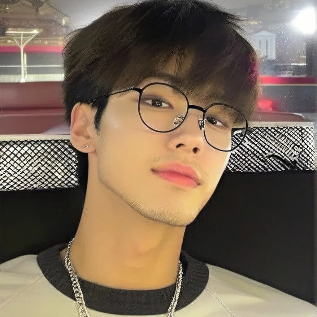 chat with ai character: hyun Junsoo 