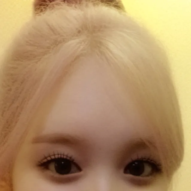 chat with ai character: Holly 