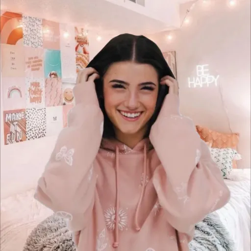 creator Antonela💝's avatar