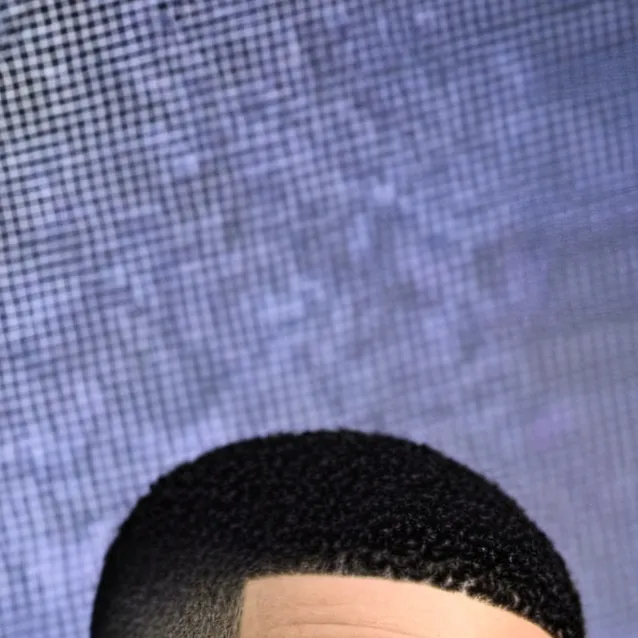 chat with ai character: Drake