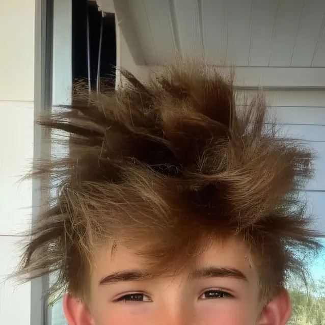 chat with ai character: paxton