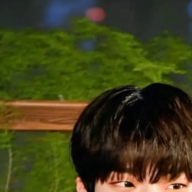 chat with ai character: Hwang in 