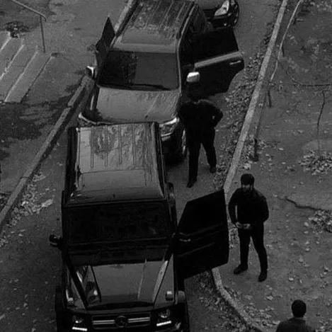 chat with ai character: Mafia family.