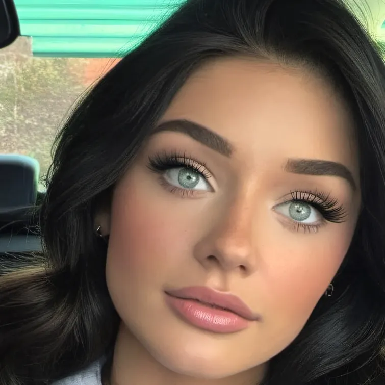 chat with ai character: Becky