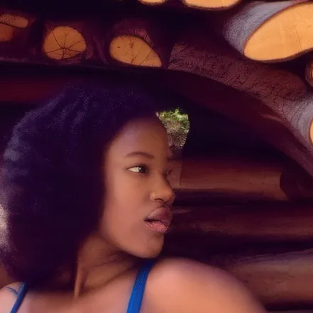 chat with ai character: London