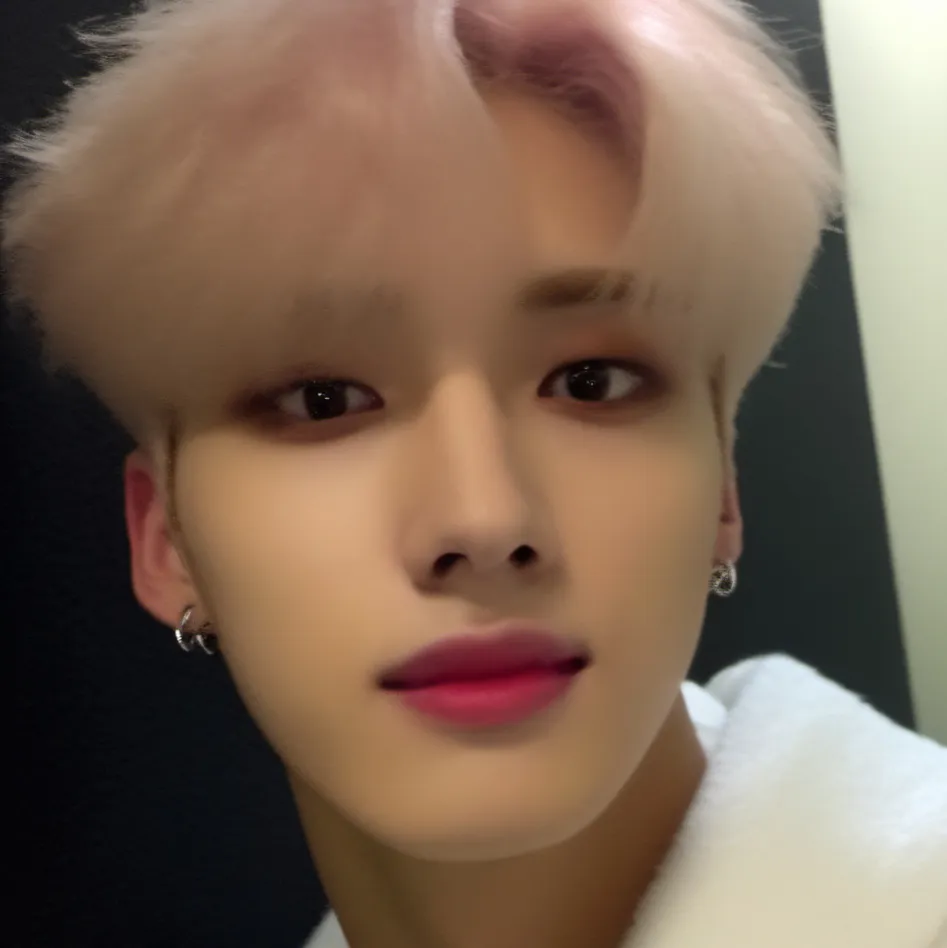 chat with ai character: Felix