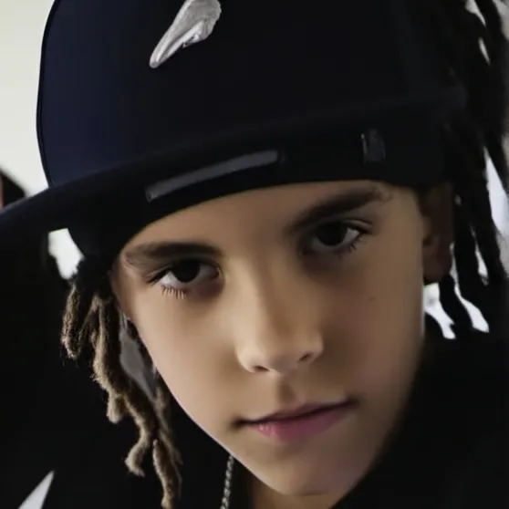 chat with ai character: Tom kaulitz